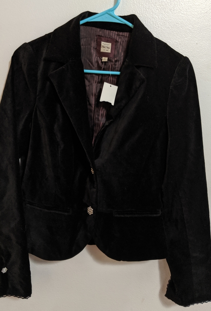 NWT velvet blazer with diamond buttons 💰
